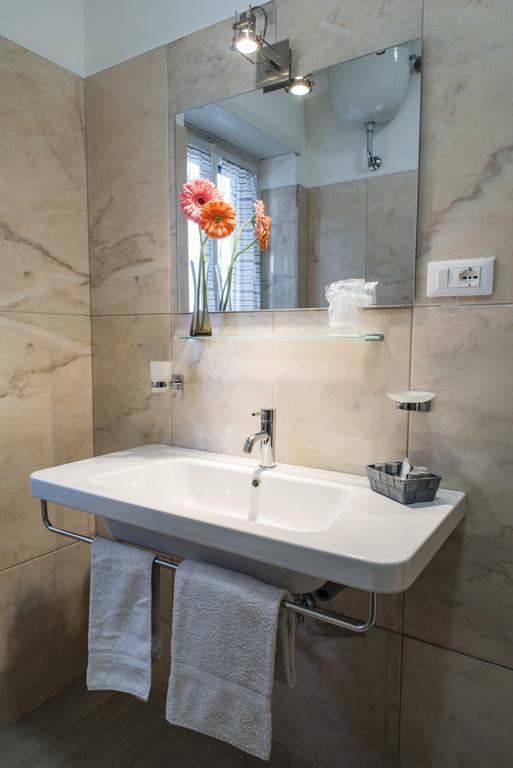 Mirabilia Urbis Roma Bed & Breakfast ภายนอก รูปภาพ